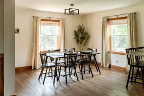 Valley View Retreat | Close to Downtown| Sleeps 7 - Image 3