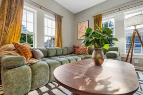 Bold retro-glam home, walk to downtown Paragould - Image 2
