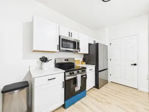 Modern Furnished Condo with 2 Parking Spots - Image 3