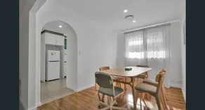 Parkside Luxury Stay - 6 Rooms, Modern, Beach - Image 5