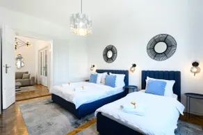 QUEEN Parliament View•7 min walk Knez M/Parking€12 - Image 4