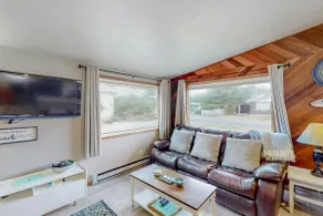 Peaceful 3BR Oceanview Dog Friendly | Deck - Image 5