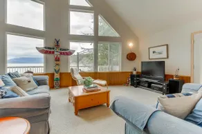 3 BR Oceanfront home with Hot Tub and Fireplace - Image 2