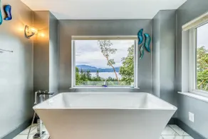 Spacious 5BR Oceanview Home with Fireplace & Deck - Image 5