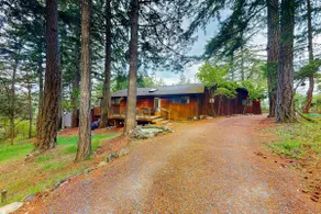 Secluded 2BR Orcas Island Home with Mountain Views - Image 4