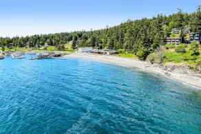 Bayview 2BR Condo with Fireplace and Ocean View - Image 4