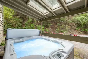 Waterfront 3BR Home with Hot Tub and Beach Access - Image 2