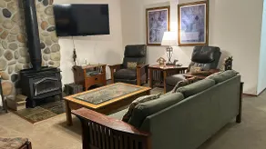 Waterfront 3BR Home with Hot Tub and Beach Access - Image 3
