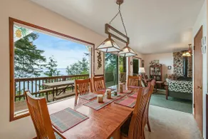 Waterfront 3BR Home with Hot Tub and Beach Access - Image 5