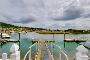 4BR waterfront home with dock, kayaks, sauna - Image 4