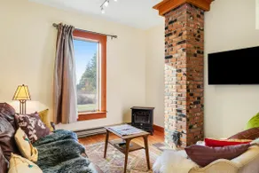3BR Home with Bayview, Deck - Walk to Town - Image 2