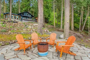Stylish Oceanfront Home with Hot Tub and Deck - Image 2