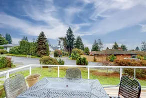 2BR remodeled mtn-view home w/patio, backyard, AC - Image 3
