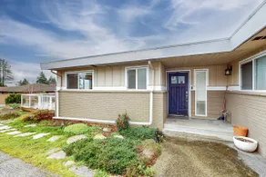 2BR remodeled mtn-view home w/patio, backyard, AC - Image 4