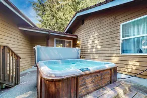 3BR lakefront hot tub | firepit | gazebo - Image 2