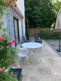 Garden-level studio - Image 2