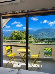 Entire house rental. 25 min. to Kumamoto Airport. Aso sightseeing. Up to 5 people. Pets allowed. BBQ. Free Wi-Fi. Parking. - Image 4