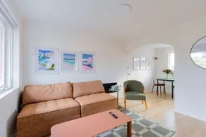 Stylish Brunswick Retreat Free Parking Near CBD - Image 4
