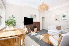 The Maris - Ocean View Apt 2 min to Coogee Beach - Image 2