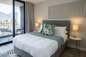 "Table Mountain View" - Stylish one bedroom with stunning Lion's Head & Table Mountain views - Image 4