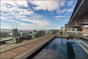 "Table Mountain View" - Stylish one bedroom with stunning Lion's Head & Table Mountain views - Image 2