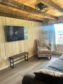 Small cozy cottage with water view - Image 5