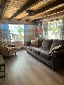 Small cozy cottage with water view - Image 4