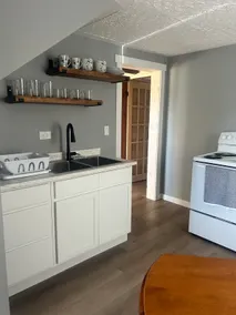 Small cozy cottage with water view - Image 2
