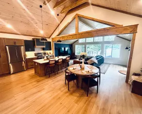 Hot Tub overlooking Lake/ Luxury Remodel with loft - Image 3