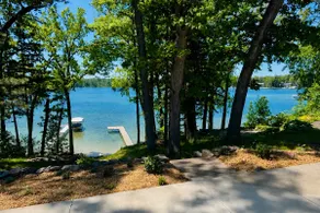 Hot Tub overlooking Lake/ Luxury Remodel with loft - Image 2