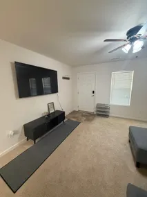 2 bed|2.5 bath Comfortable and Convenient Townhome - Image 4