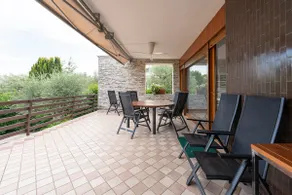 Front lake Villa with huge garden - Image 4