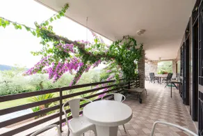 Front lake Villa with huge garden - Image 2