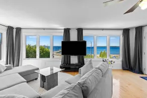 private suite - entire waterfront loft - Image 5