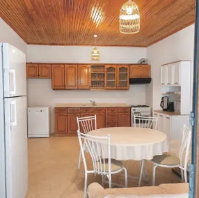 Bademli City Center | Private Garden | Sleeps 7 - Image 2