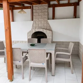 Bademli City Center | Private Garden | Sleeps 7 - Image 4