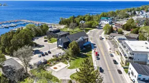 Sunny-Side Eggscape- Upscale Condo, Water Views & Unbeatable Location - Image 5