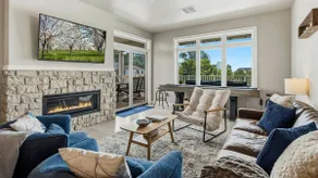 Sunny-Side Eggscape- Upscale Condo, Water Views & Unbeatable Location - Image 2