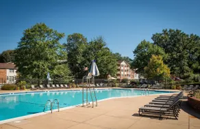 Welcoming Townhome w| Pool Near Inova Fairfax & DC - Image 3