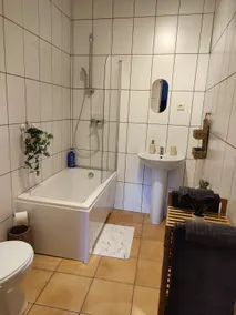 Beautiful apartment with private south-facing garden. - Image 5