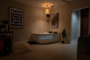 Spacious apartment with jacuzzi - Image 3