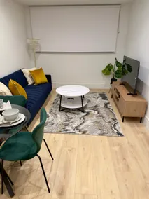 Luxury 1-Bed, Gym, Cinema, Free Parking - Image 2