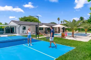 Luxury Villa Near The Falls • Pool_BBQ_Pickleball - Image 3
