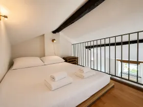 Oceanfront Loft •Beach Right Outside Your Door•A/C - Image 3
