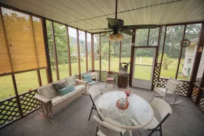 Cottage Style, 3 Bedroom, Charming, Spacious Home - Image 4