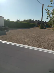 Small house with a fully fenced courtyard - Image 4