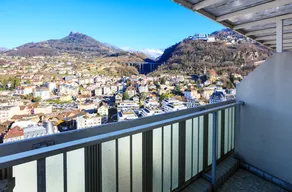 Top-floor 2-bedroom with lake & mountain views - Image 5