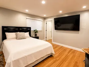 Lombard 1BR | 1BH Suite | Close to freeway & Mall - Image 3