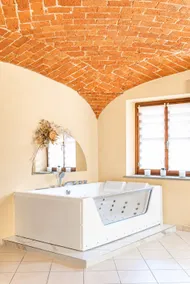 Secret Suite | Private Hot Tub & Relaxation - Image 4