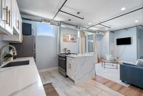 Near Brookfield Zoo - King Bed - Sleeps 6 - Image 4